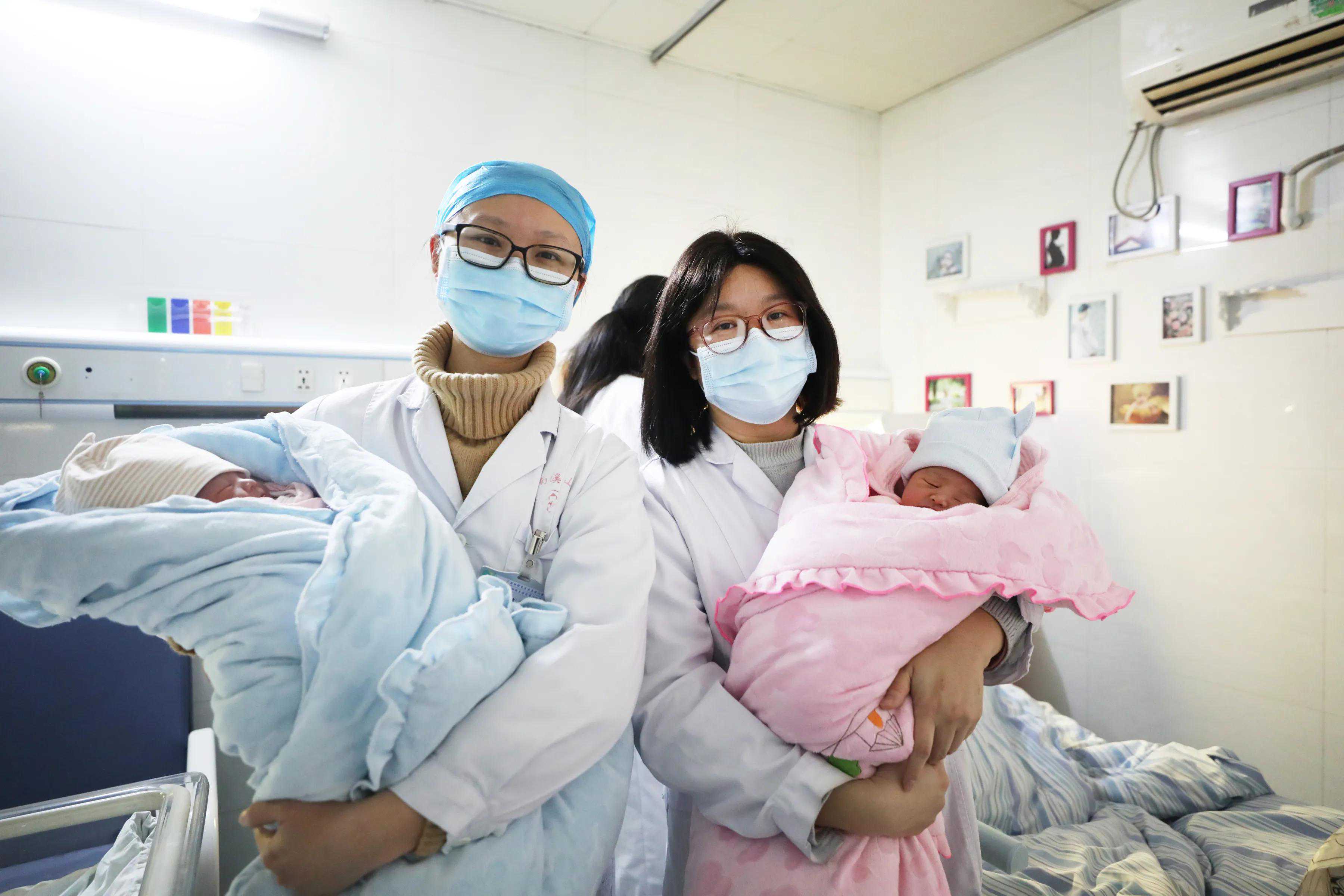 香港验血男女要多少钱,年货节宝妈“开盲盒”喜获双“诞”！南溪山医院辅助